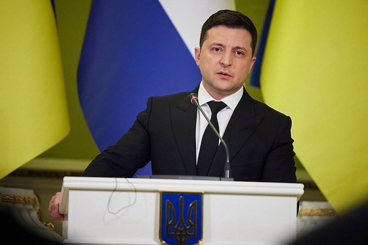 Parlamento ucraniano nega que Zelensky tenha fugido