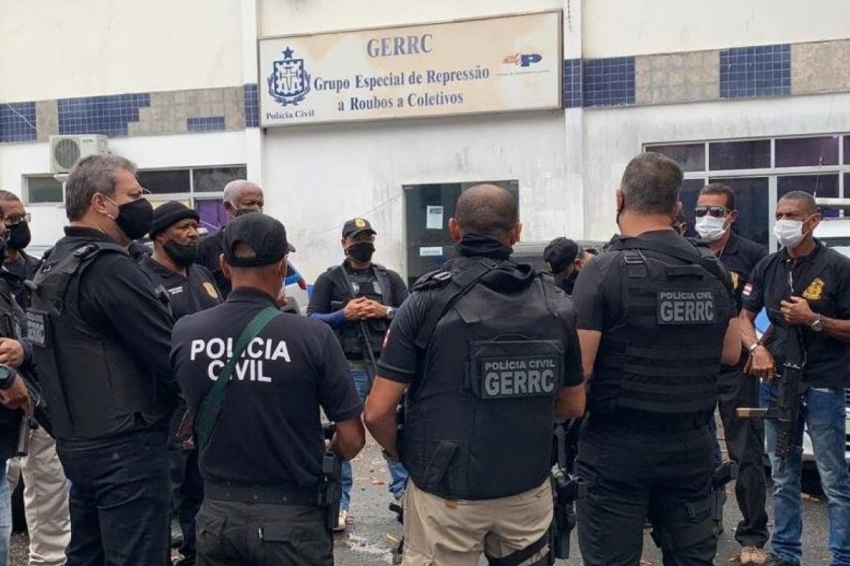 Número de roubos de ônibus caem em Salvador