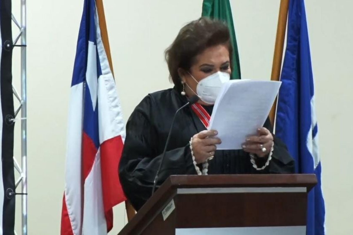 Com presença de Rui Costa e Bruno Reis, Norma Cavalcante toma posse na PGJ