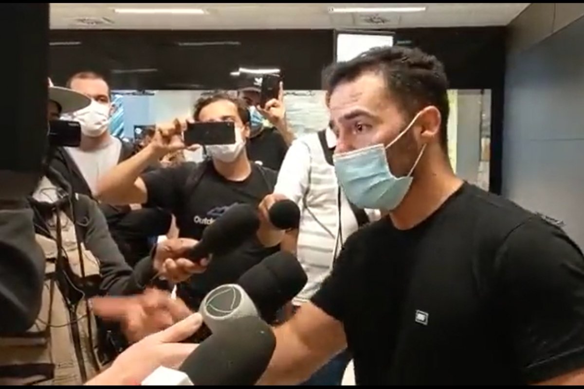 Vídeo: de volta ao Brasil, Arthur do Val pede desculpas por áudio e afirma que "foi machista"