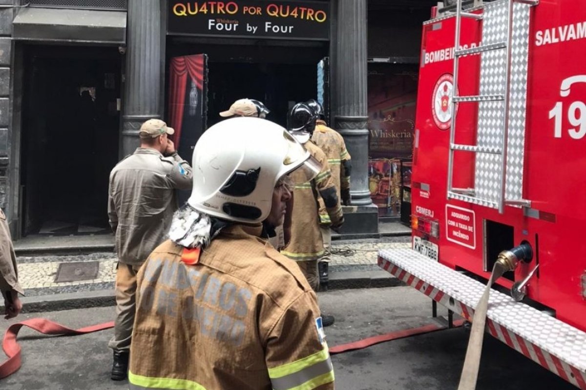 Incêndio em Whiskeria no RJ mata 3 bombeiros