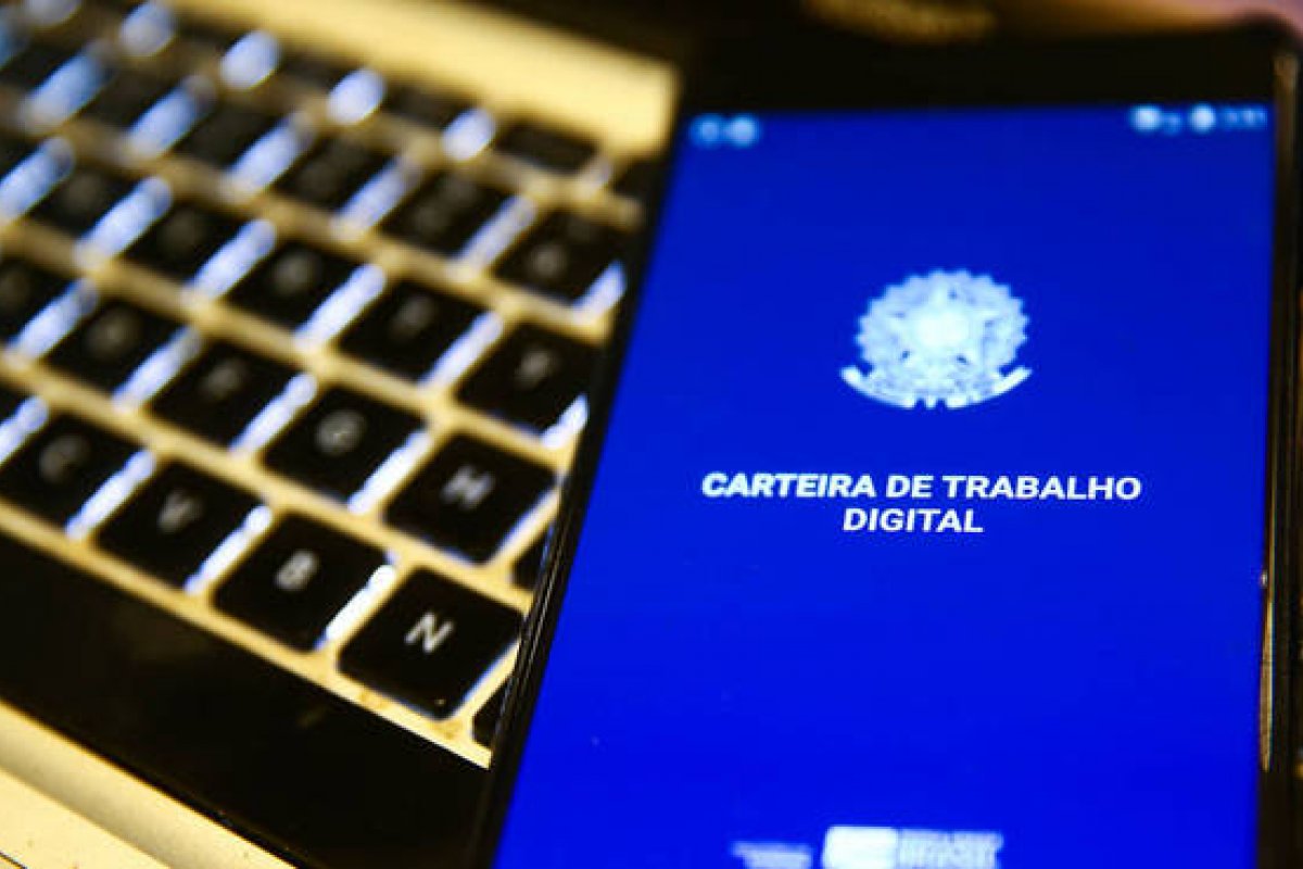 56% dos profissionais de carreiras digitais ganham até R$ 6,6 mil, aponta pesquisa