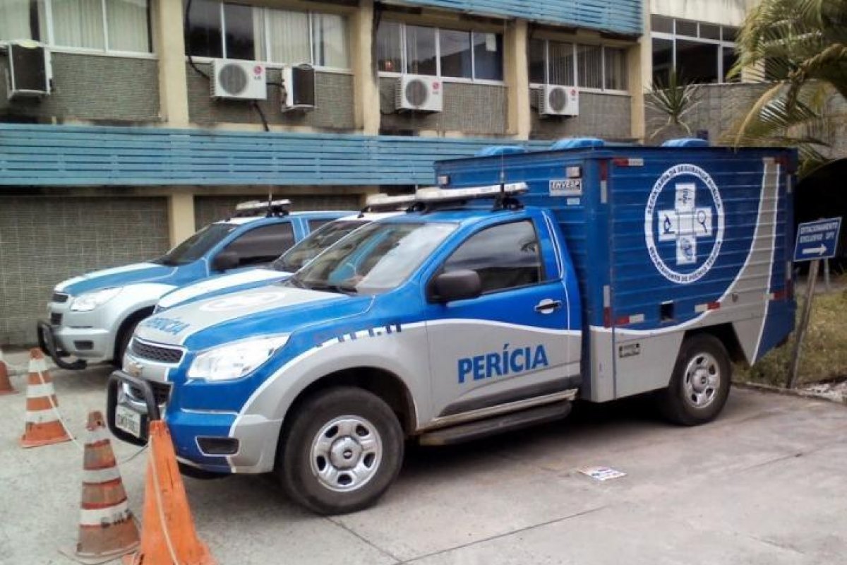 Homem é morto a tiros dentro de barbearia em Feira de Santana