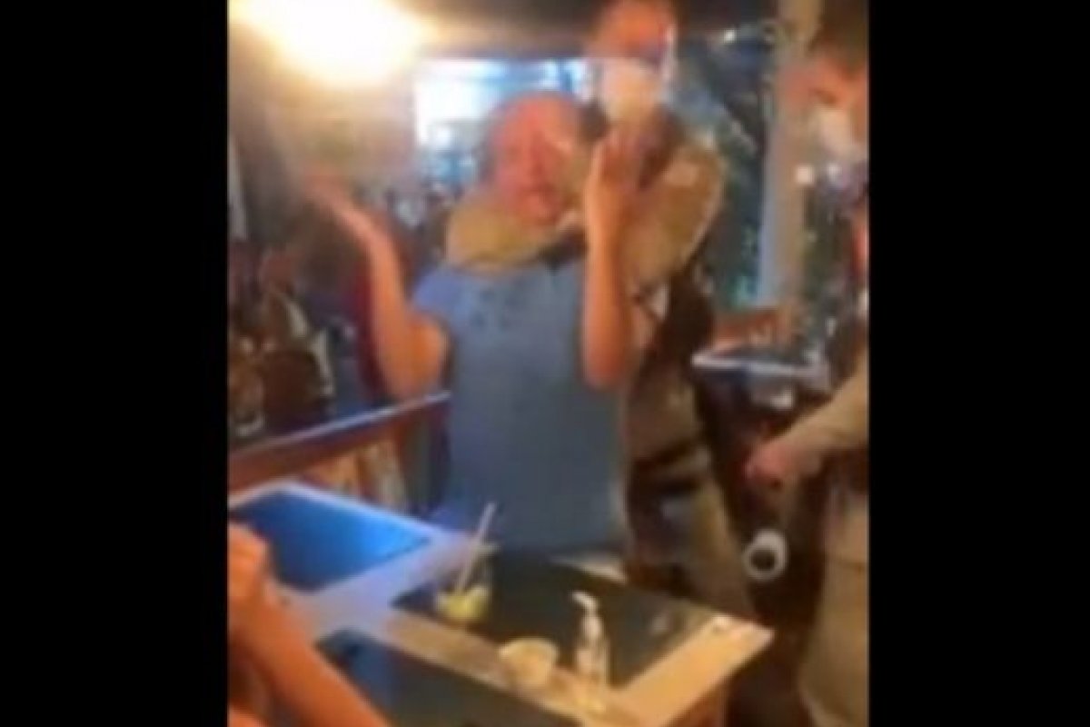 Turista de SP é preso após insultos racistas dentro de restaurante em Porto Seguro, no sul da Bahia