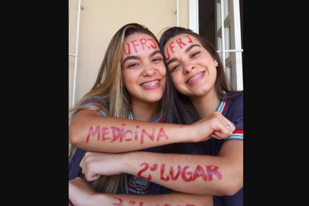 Gêmeas estudantes da rede estadual são aprovadas com destaque em medicina na UFRJ