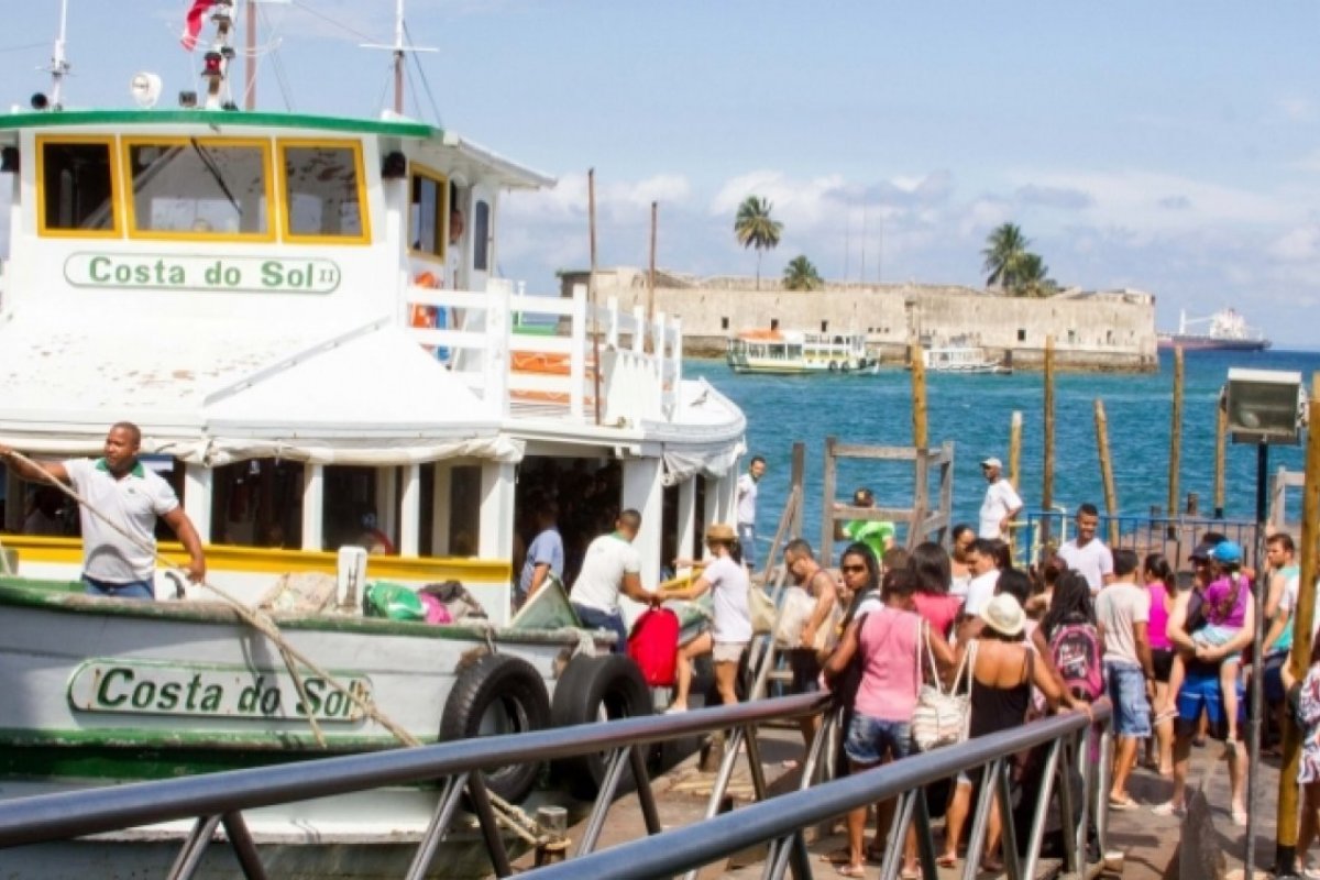 Após dias com paradas em razão da maré baixa, travessia Salvador-Mar Grande tem movimento tranquilo neste domingo (6)
