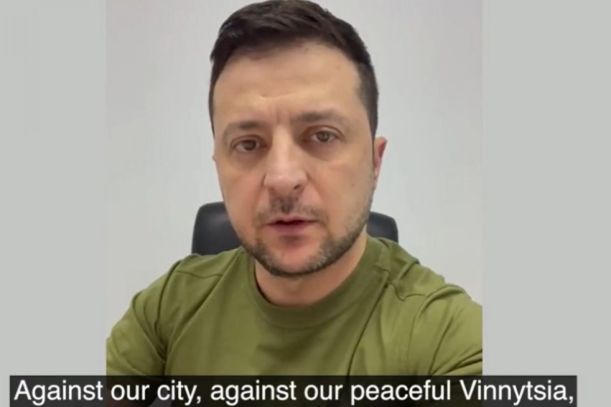 Zelensky diz que ataque russo destruiu aeroporto no oeste da Ucrânia neste domingo (6)