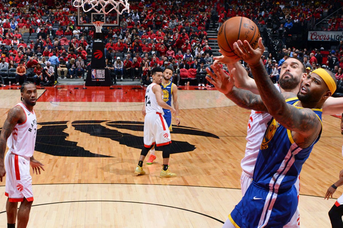 Com cesta nos últimos segundos, Golden State Warriors vence Toronto Raptors e empata série final da NBA