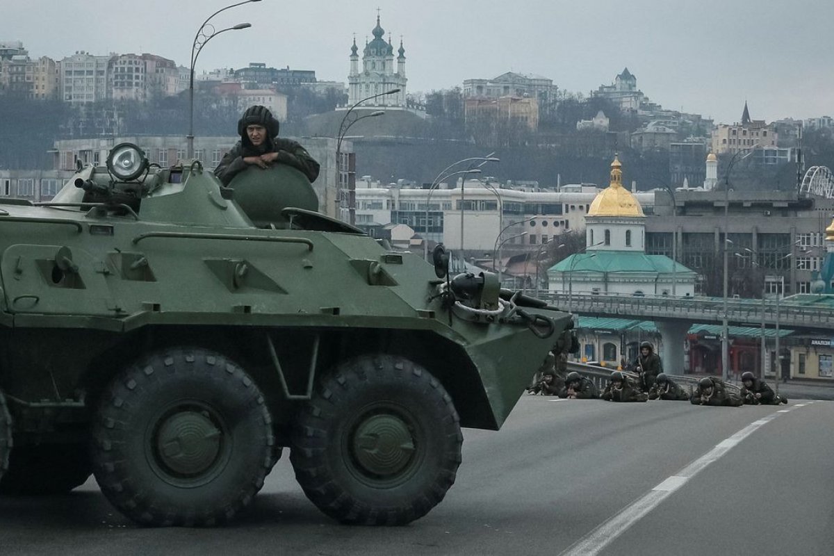 Rússia volta a prometer corredor humanitário em Kiev e mais 3 cidades; Ucrânia não aceita condições