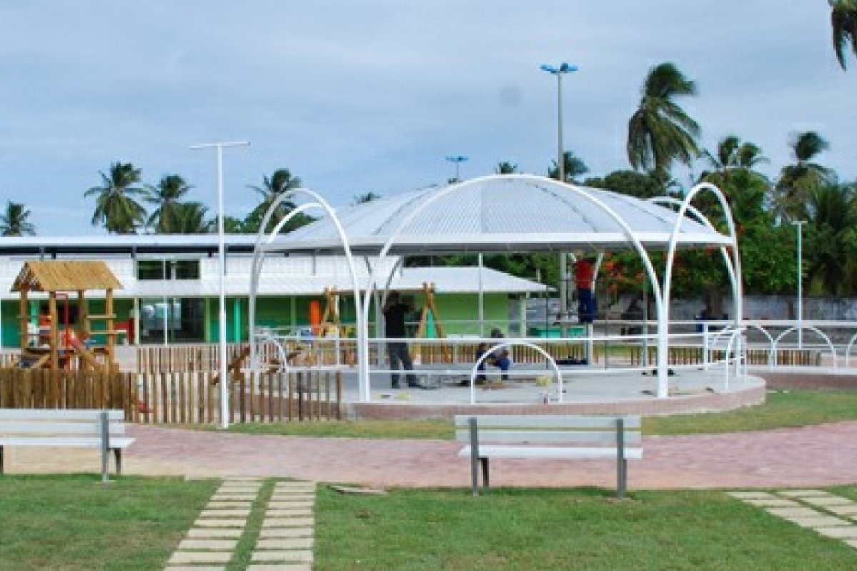 Corpos de dois irmãos são encontrados dentro de carro em Monte Gordo