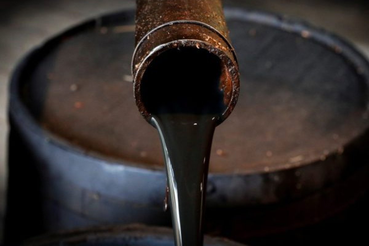 Petróleo vai a quase US$ 140, derruba bolsas no mundo e faz dólar ganhar força