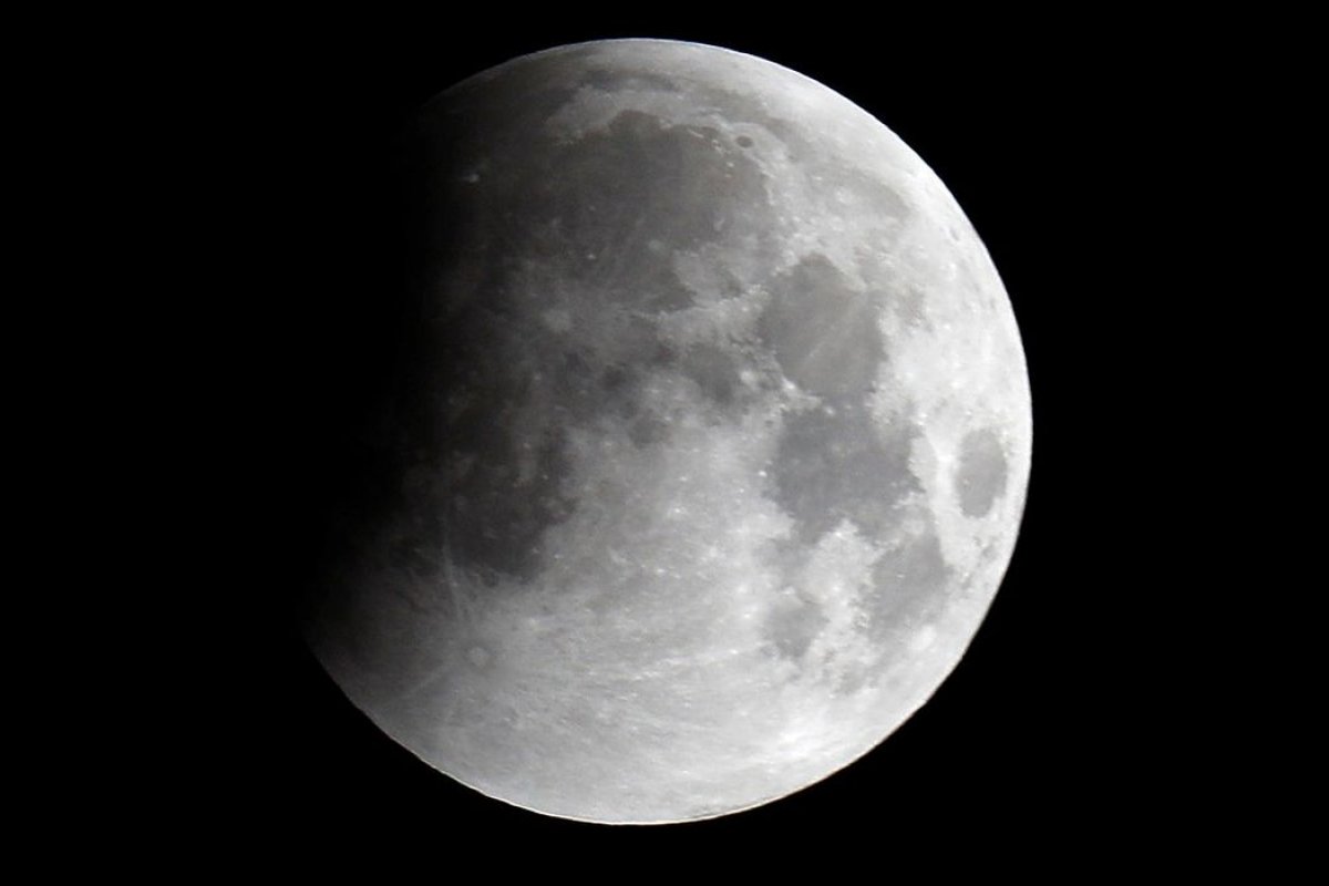 Pedaço de foguete se choca com a Lua e cria nova cratera no satélite natural da Terra