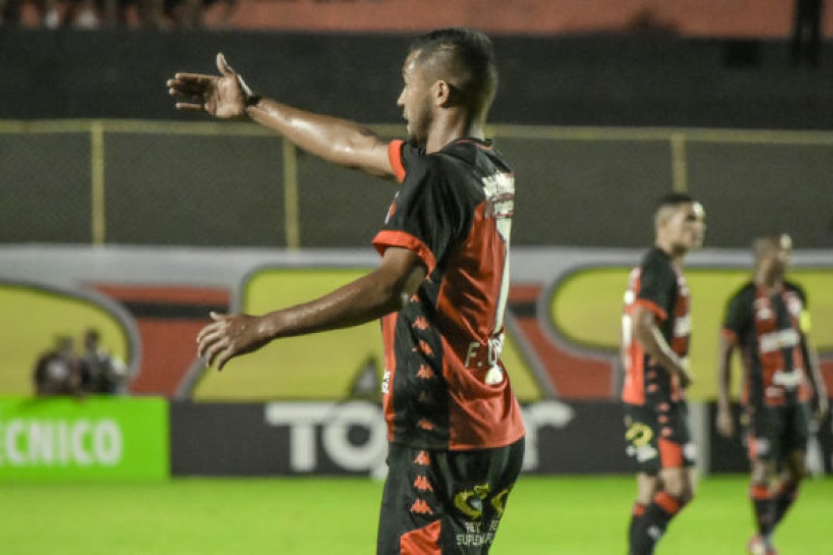 Londrina surpreende e vence Vitória no Barradão