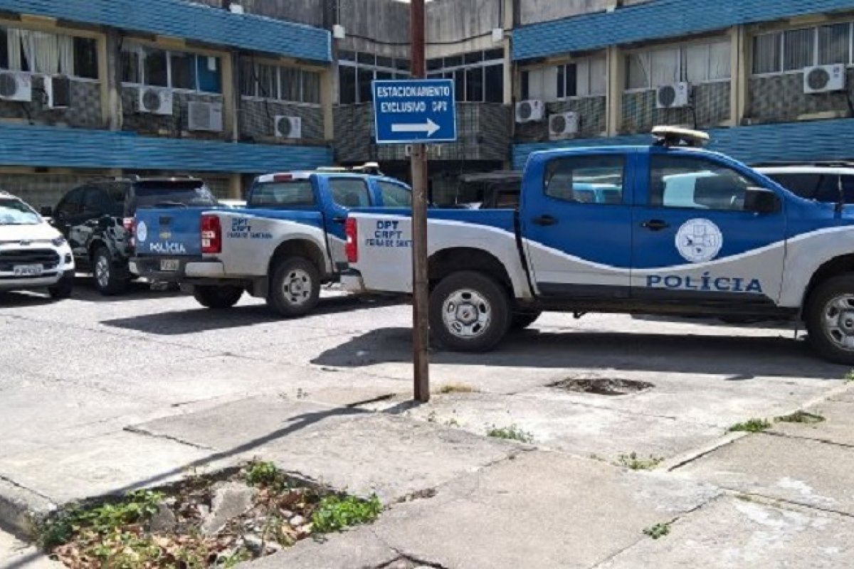 Homem é morto a tiros na frente da família em Feira de Santana