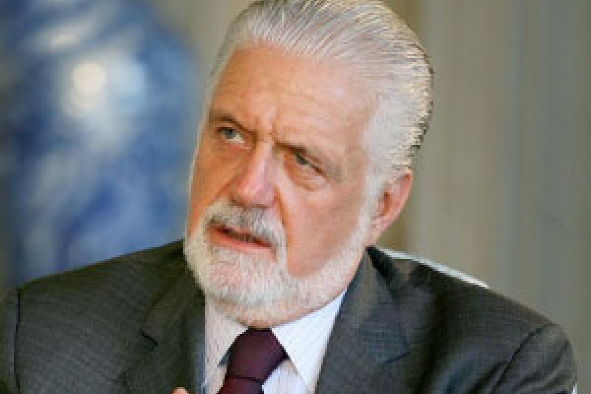 Wagner crítica viagem de Bolsonaro à Rússia e diz que presidente 'pagou mico'