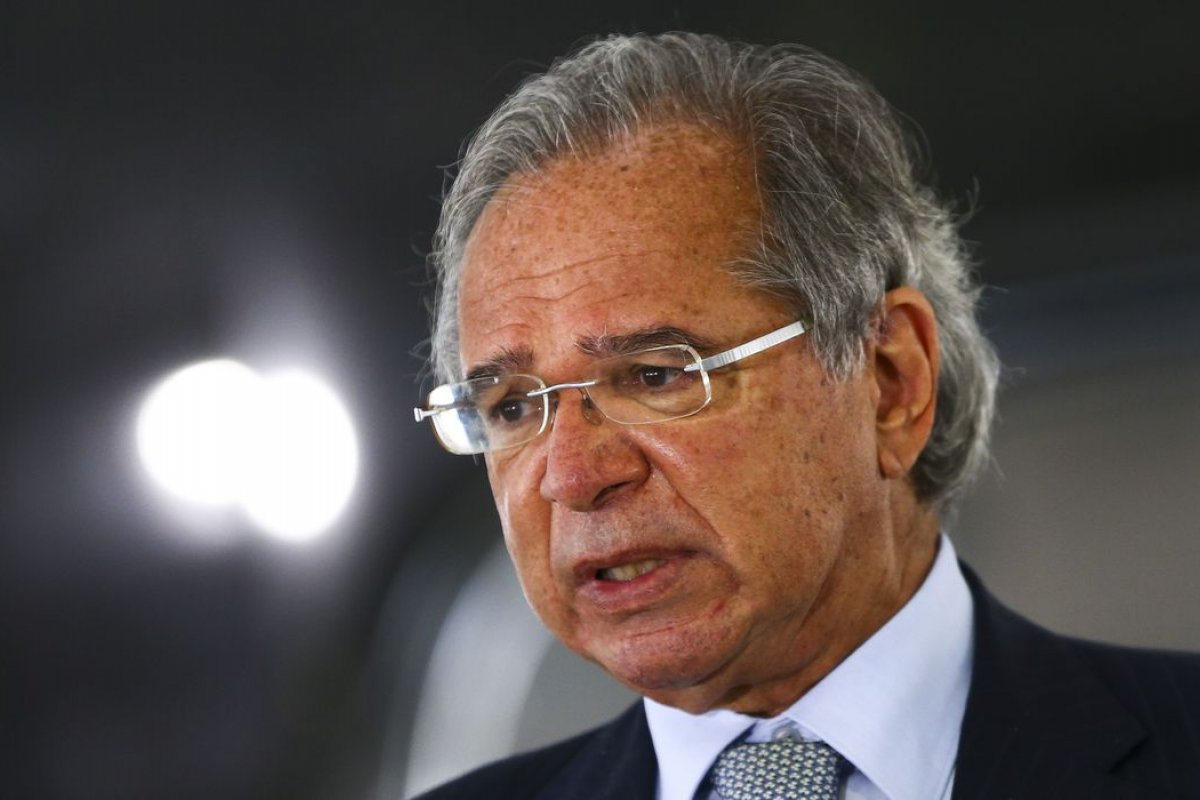 Guedes pretende reduzir taxa de frete marítimo para evitar desabastecimento de fertilizantes