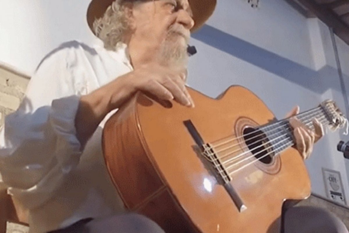 Cantor Elomar segue sem previsão de alta em UTI de hospital na Bahia