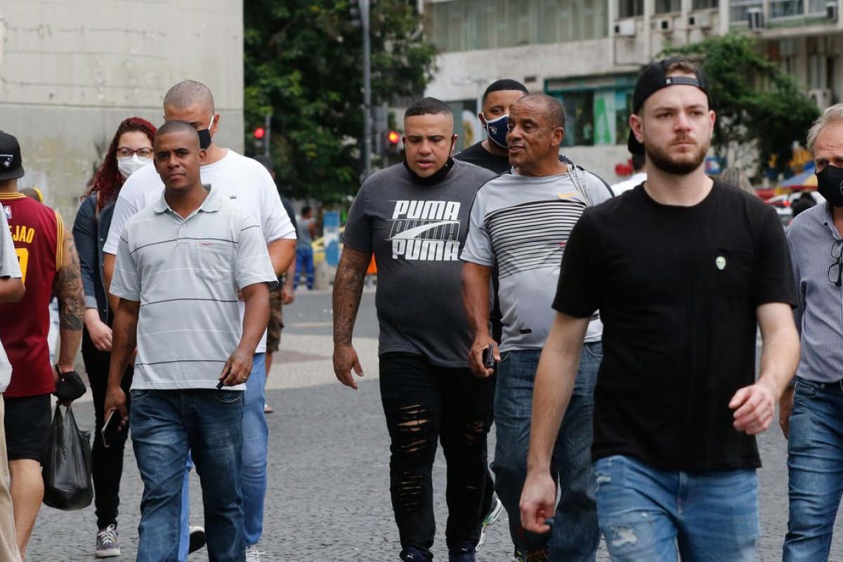 Prefeito de SP diz que cidade só aguarda decisão do Estado para desobrigar uso de máscaras