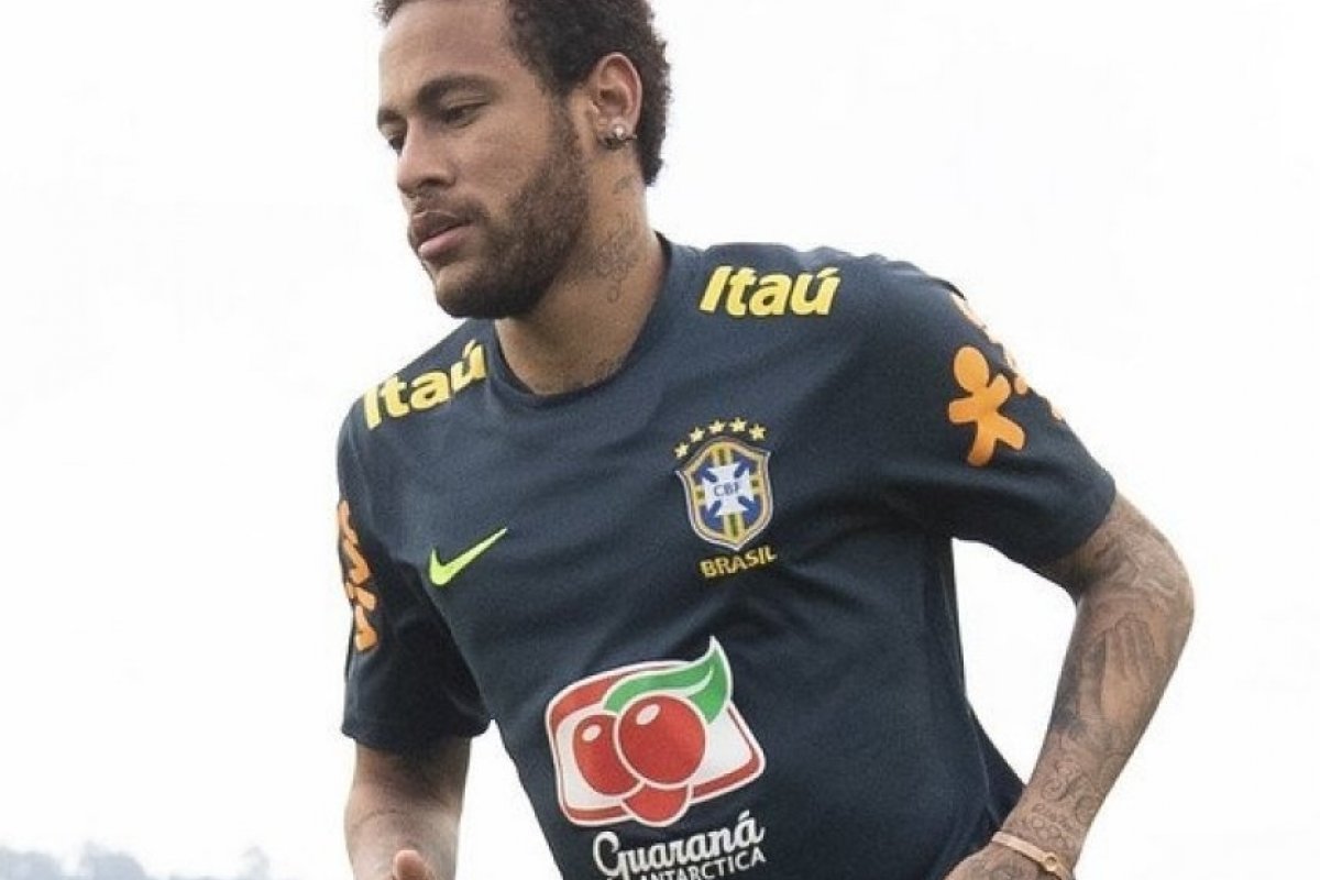 Brasileira que acusa Neymar de estupro entregou 'dossiê’ à polícia