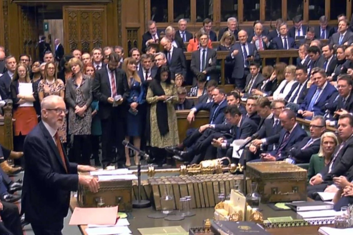 Deputados aprovam emenda que obriga a adiar o Brexit