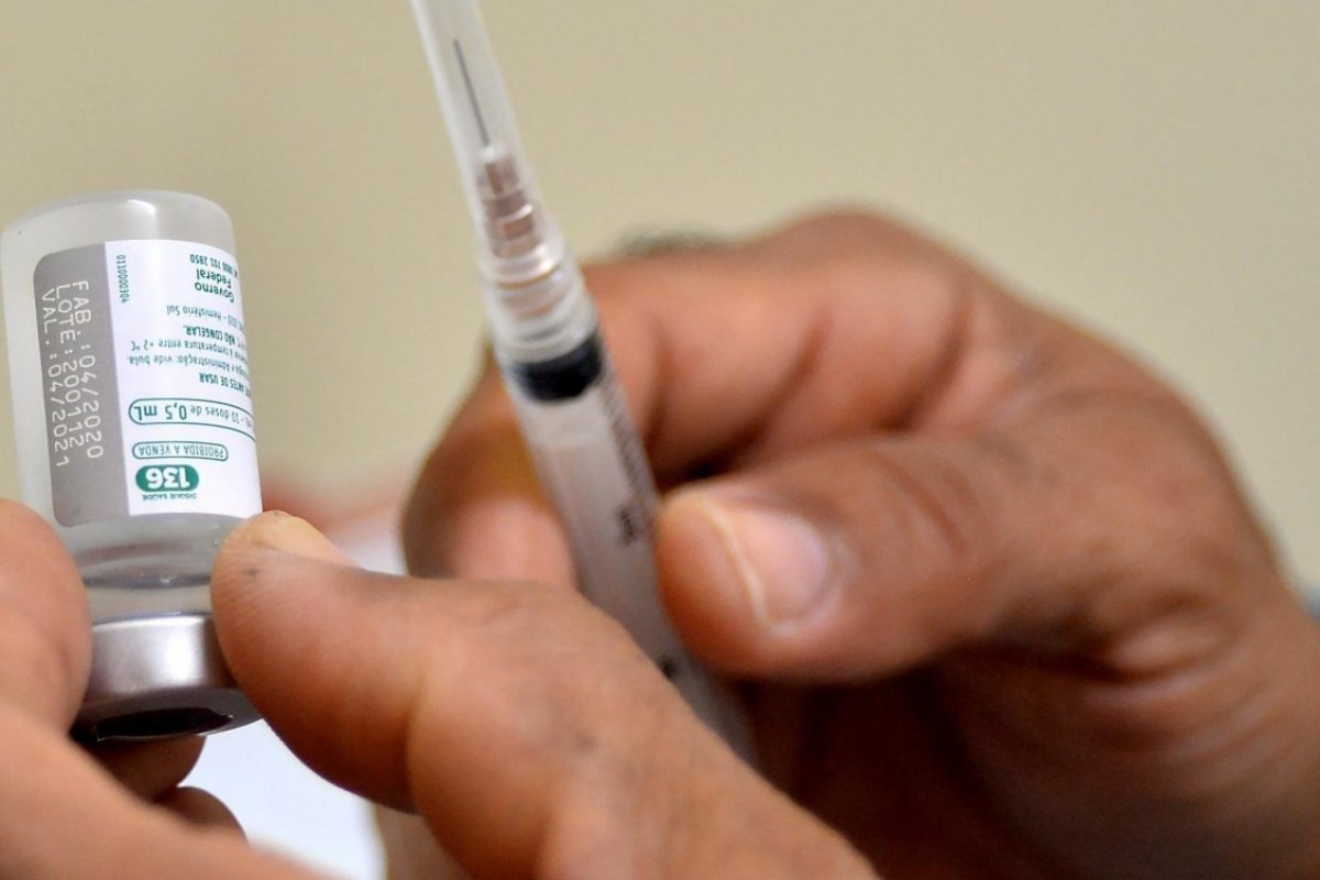 50% da população de Salvador está vacinada com 3ª da vacina anti-Covid