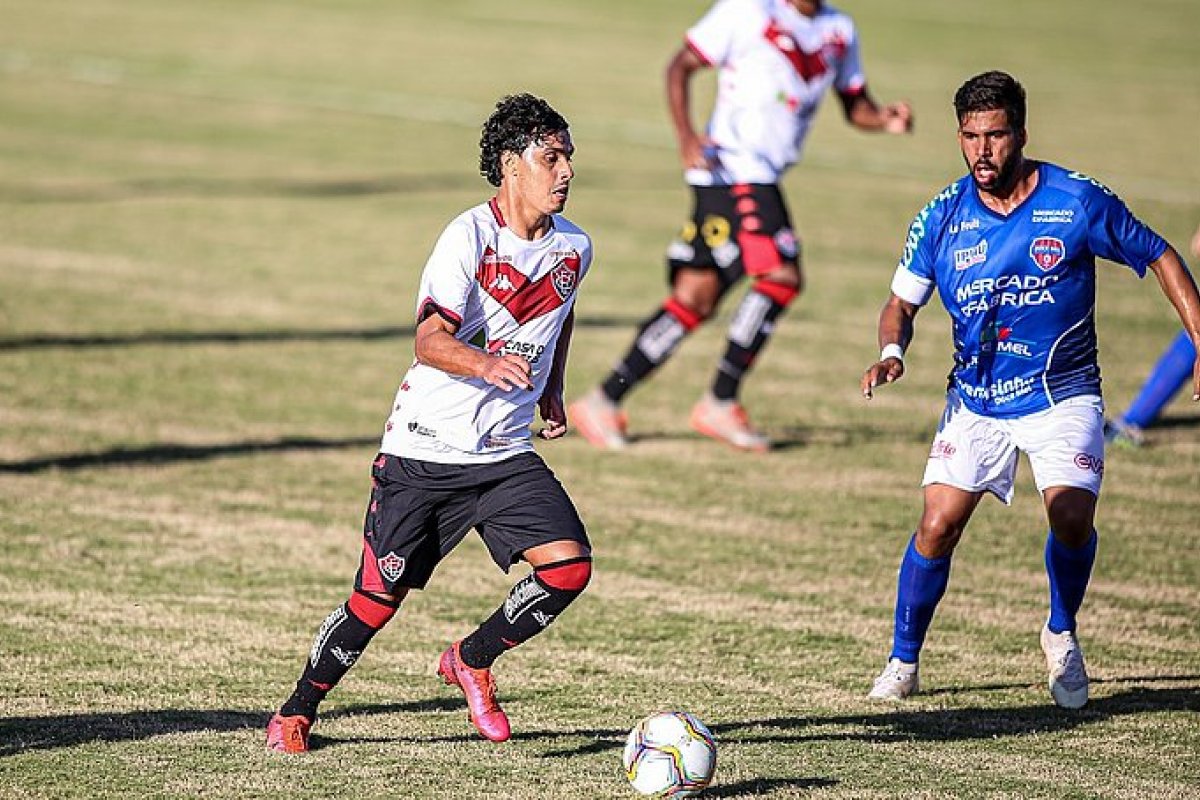 Vitória enfrenta Doce Mel e busca vaga no G4 do Campeonato Baiano