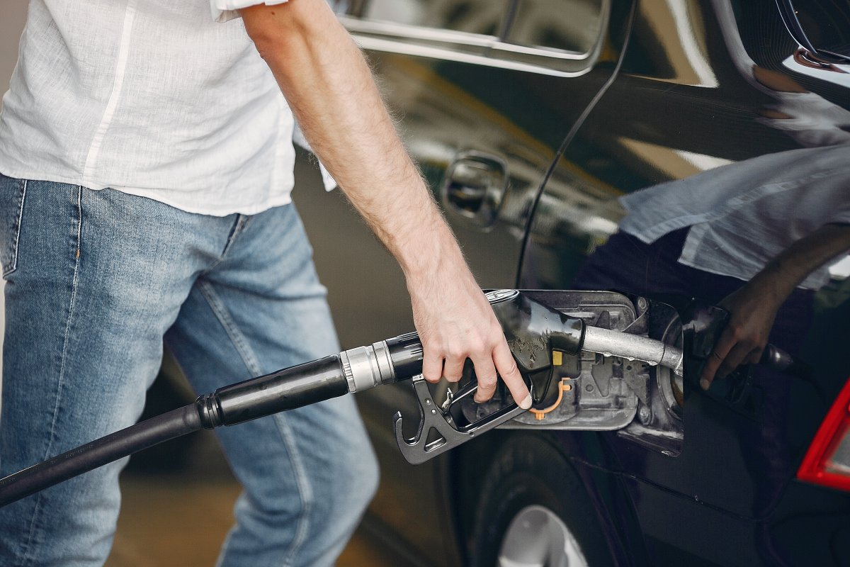 Barril de petróleo a US$ 300 e gasolina a R$ 15? Preços assustam o mundo