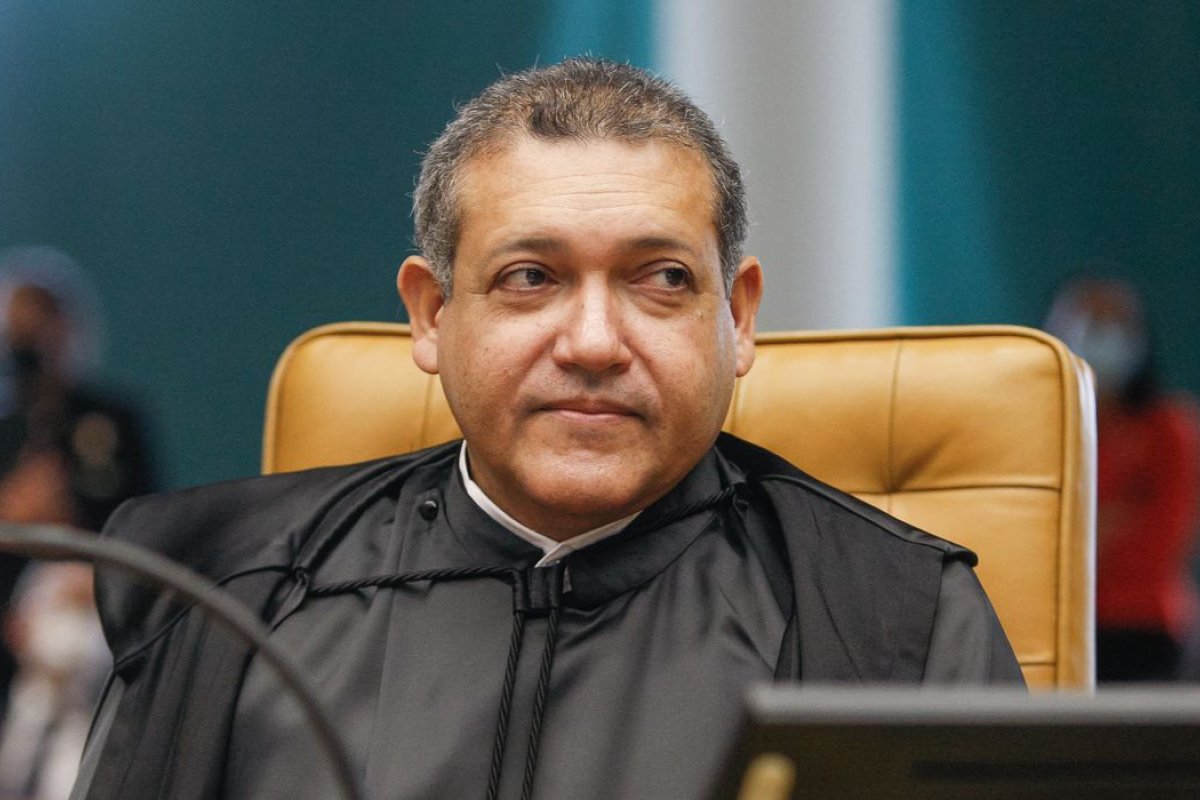 Nunes Marques pede destaque em ação do INSS e decisão é adiada
