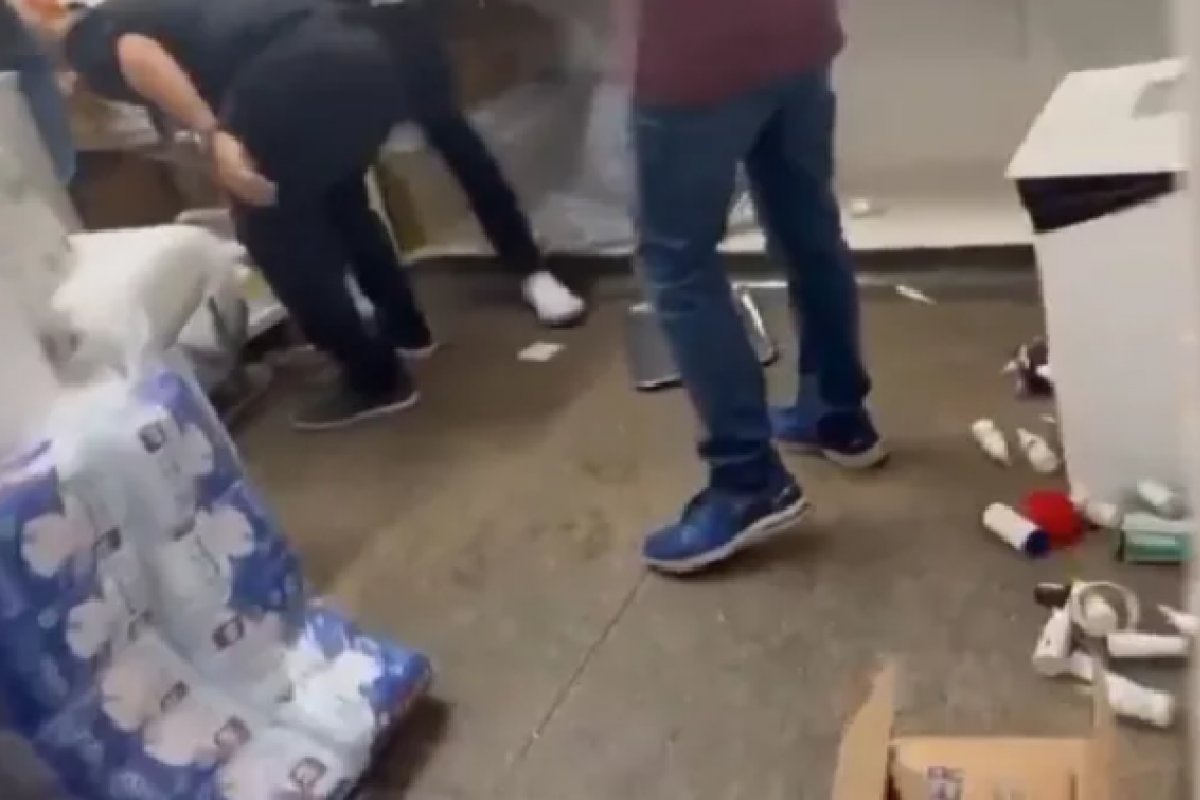 Vídeo: paciente tem surto e destrói enfermaria de hospital no bairro de Pau Miúdo, em Salvador