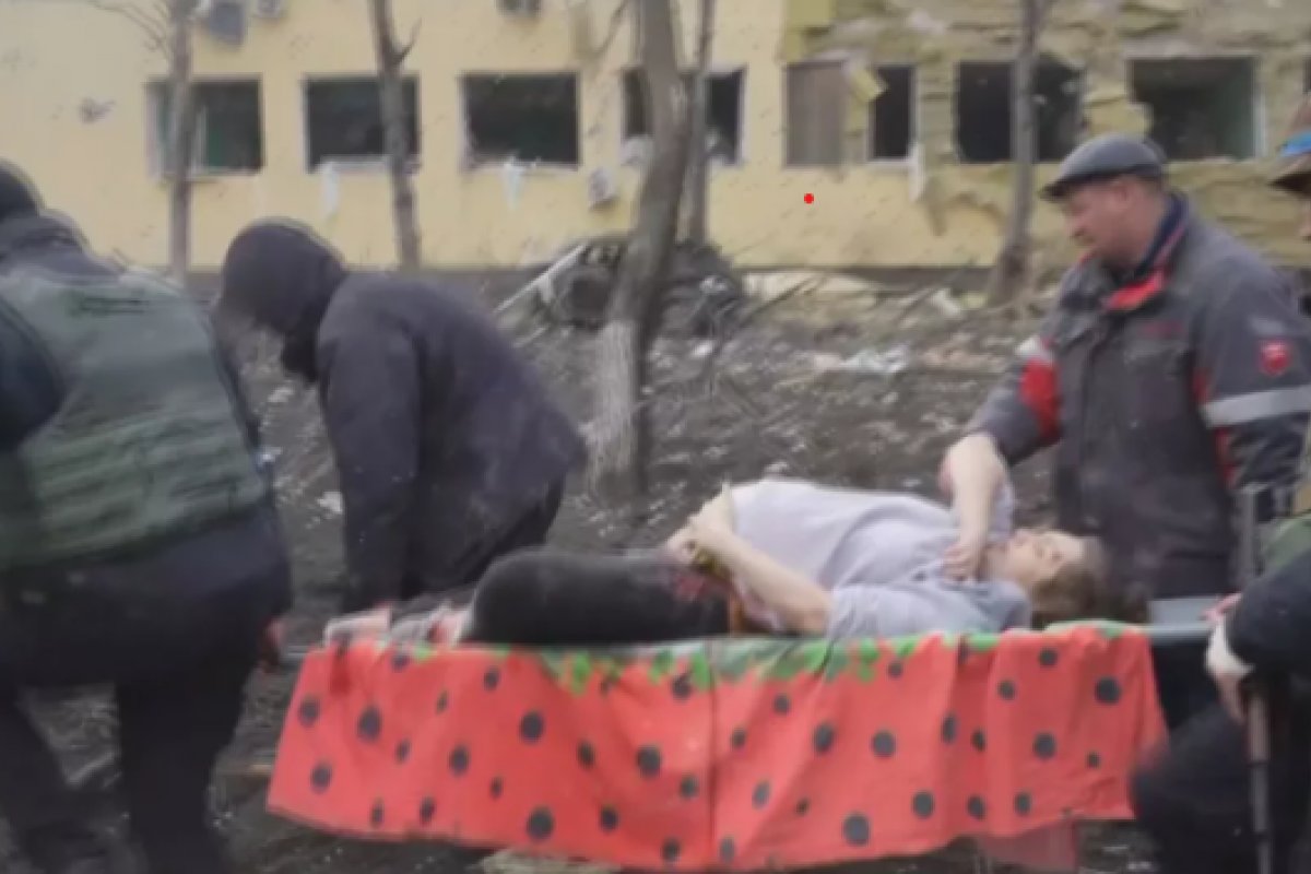 Três pessoas são mortas e outras 17 ficam feridas em ataque a hospital no sul da Ucrânia