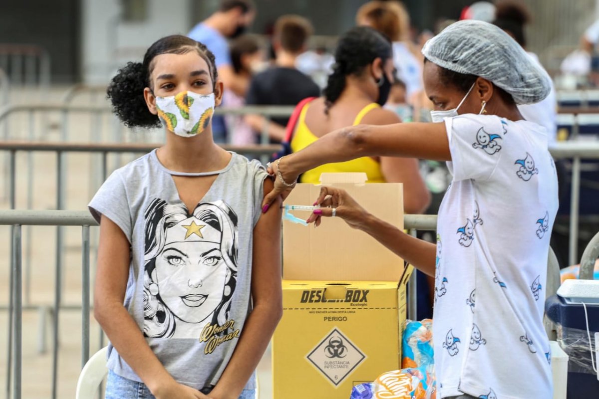 Fiocruz avalia resposta à vacina Covid-19 em crianças e jovens
