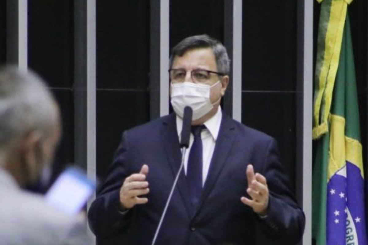 Câmara dos Deputados aprova moção de repúdio contra guerra na Ucrânia