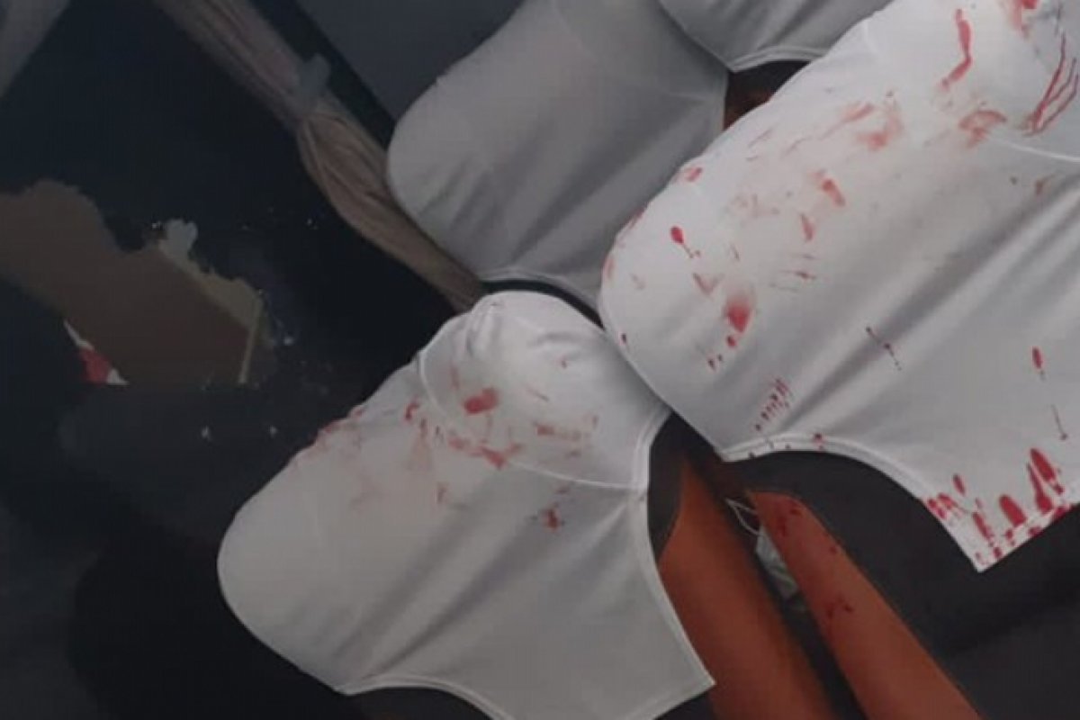 Suspeitos de ataque a ônibus do Bahia se apresentam em delegacia de Salvador