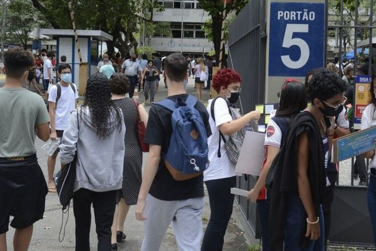 Estudantes têm até esta sexta-feira para se inscrever no Fies do 1º semestre