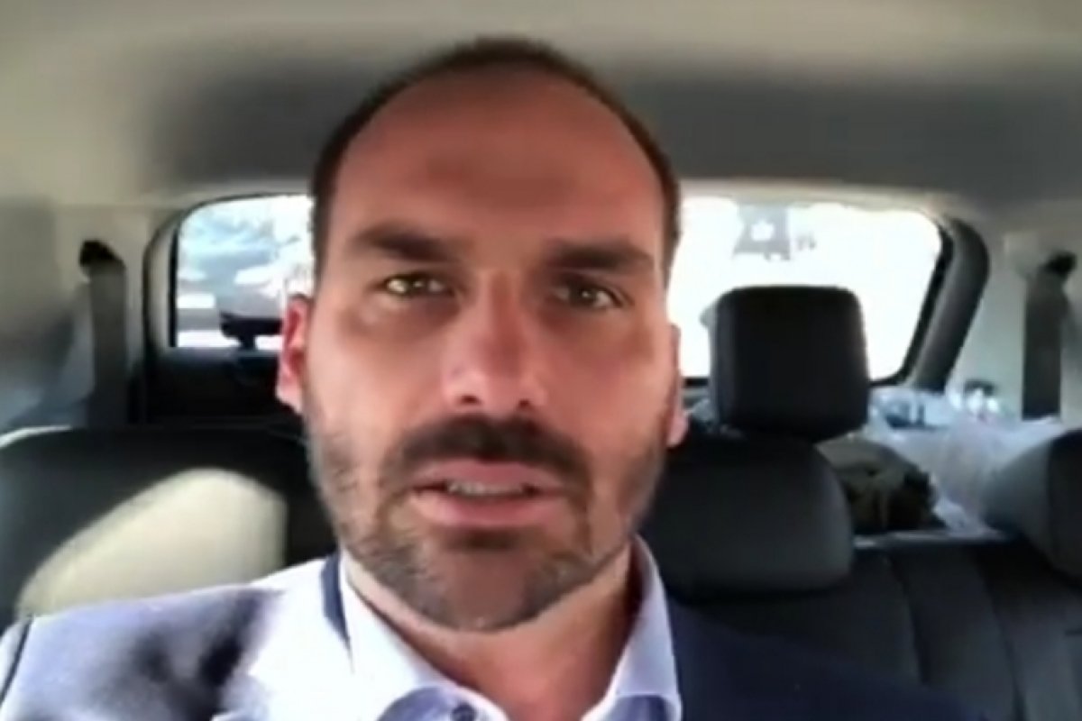 Eduardo Bolsonaro e Dayane Pimentel trocam farpas nas redes sociais