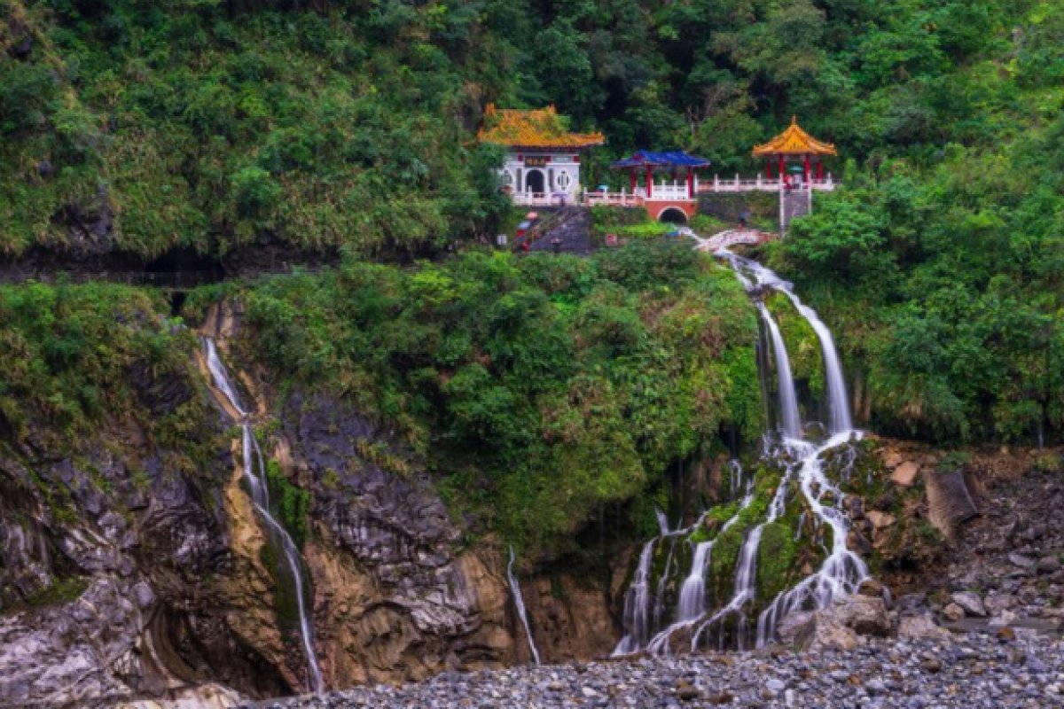 Nove milhões de pessoas são confinadas em cidade da China após surto de Covid-19