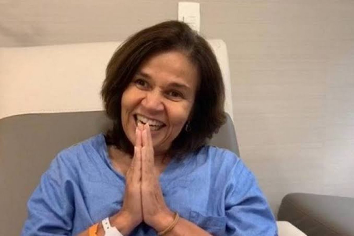 Cláudia Rodrigues deixa hospital e pede oração para os fãs