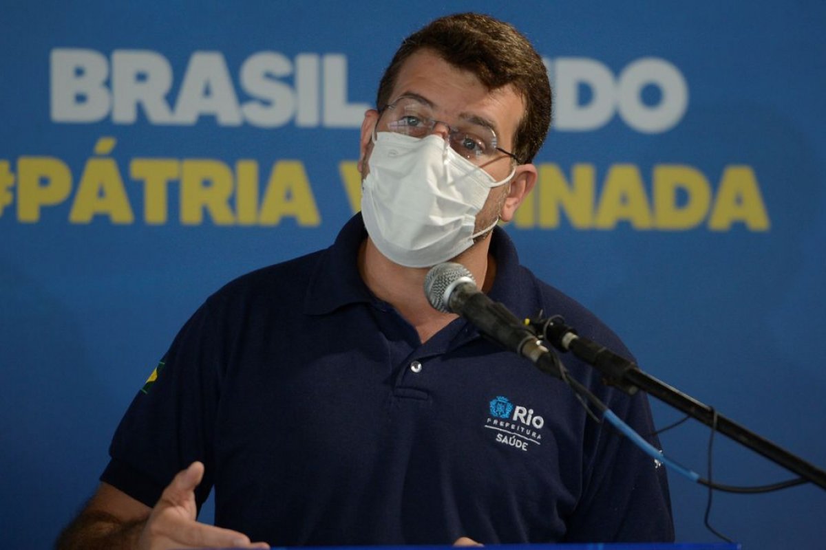 Covid-19 já pode ser considerada uma endemia, afirma secretário de Saúde do RJ