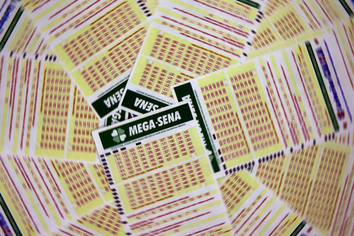 Mega-Sena acumulada sorteia R$ 130 milhões neste sábado (12)