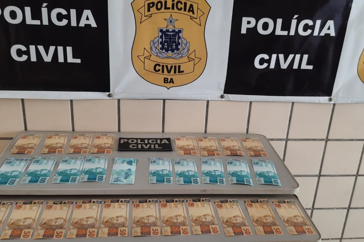 Dupla é flagrada com R$ 2 mil reais em notas falsas na cidade de Teixeira de Freitas