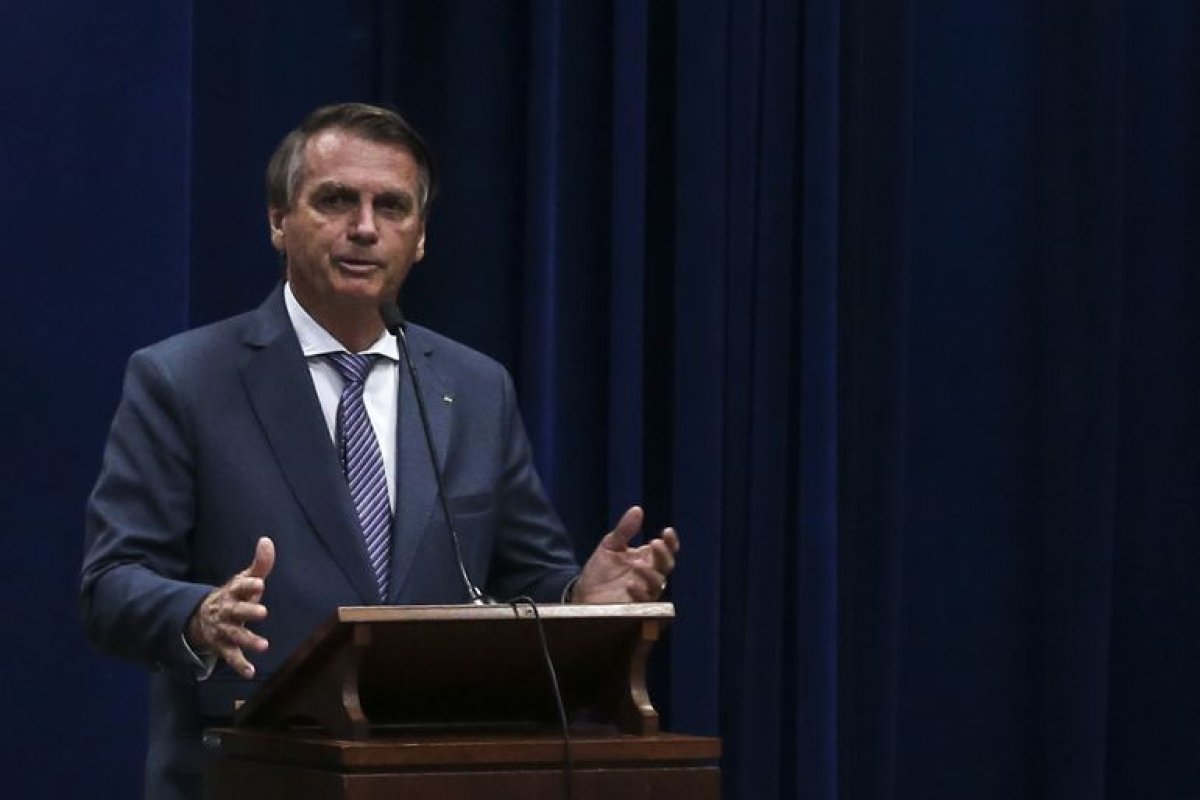 Bolsonaro diz que subsídio a combustíveis é excepcional e que decisão final é de Paulo Guedes