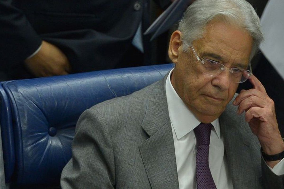 Internado em São Paulo, Fernando Henrique Cardoso fará cirurgia no fêmur nos próximos dias