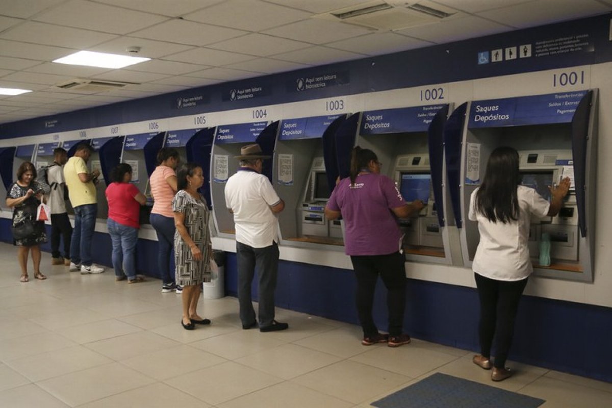 Para diminuir custos, bancos fecham quase 4 agências por dia em cidades pequenas