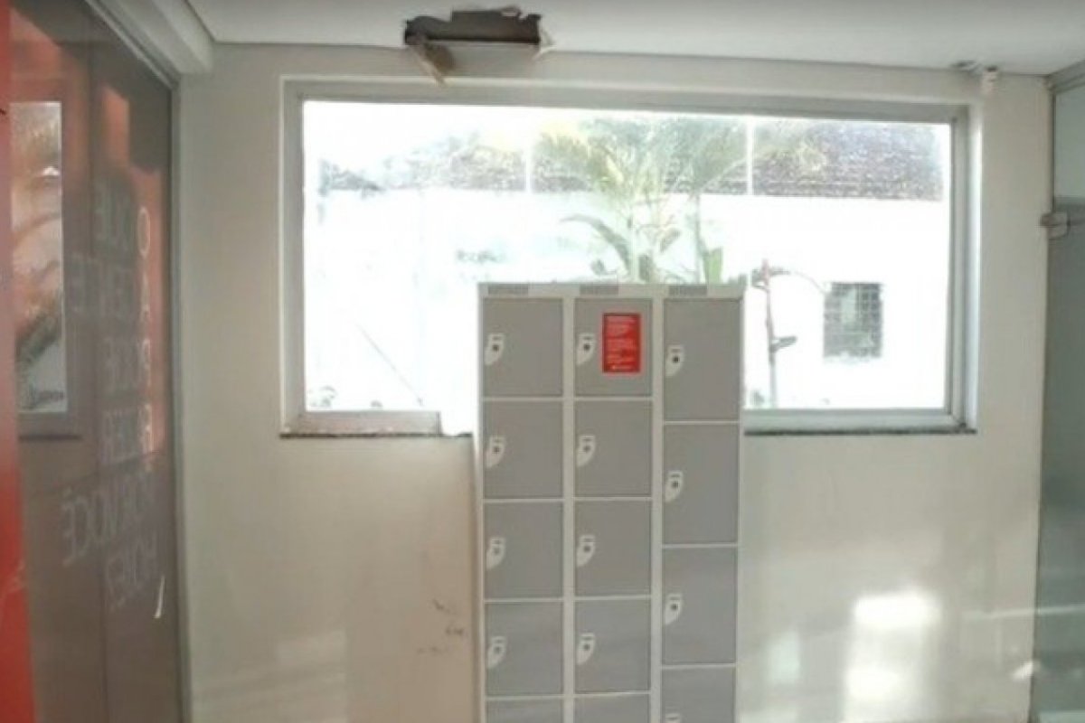 Homem invade banco pelo teto no bairro de Brotas, em Salvador