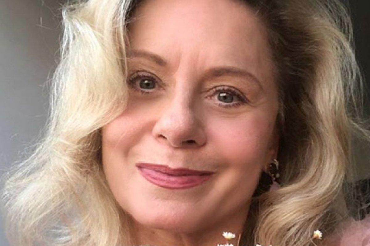 Vera Fischer faz sucesso no mundo digital e promete NFTs de quadros