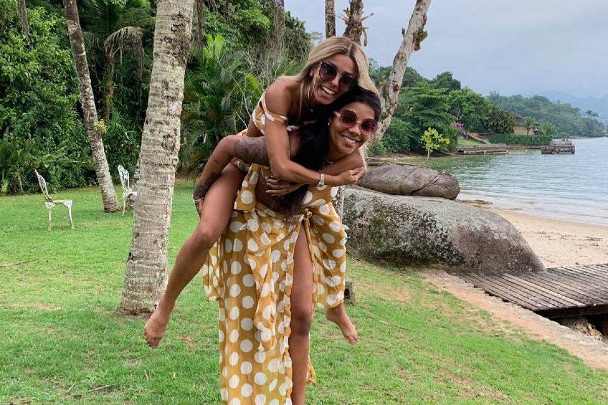 Ludmilla assume namoro com bailarina