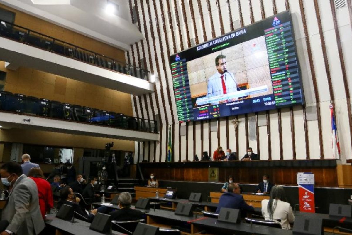 Após racha entre PP e PT na Bahia, Alba convoca sessão para apreciar matérias sobre a Embasa