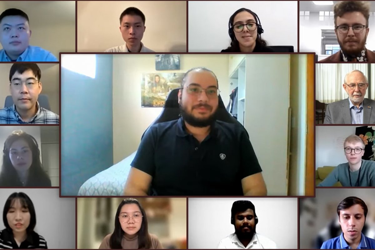 Estudantes convidados pela Scania Latin America participam de conversa com laureado do Prêmio Nobel