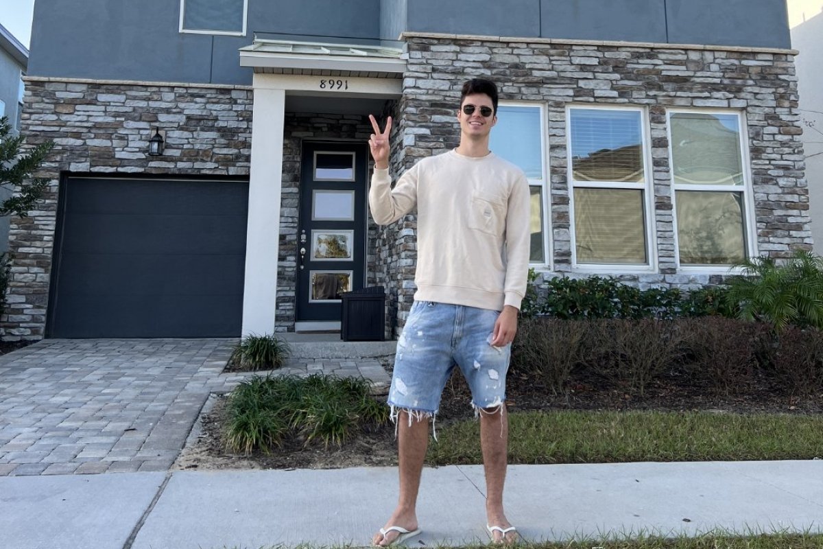 De volta ao Brasil, YouTuber Enaldinho mostra tour pelos EUA e diverte fãs com brincadeiras na terra do Tio Sam