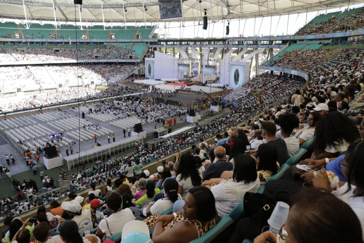 Santa Dulce dos Pobres: acompanhe ao vivo a missa direto da Arena Fonte Nova